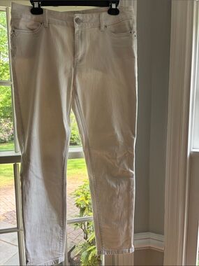 WHBM White Denim skimmer cropped Pants. With silver stud accents